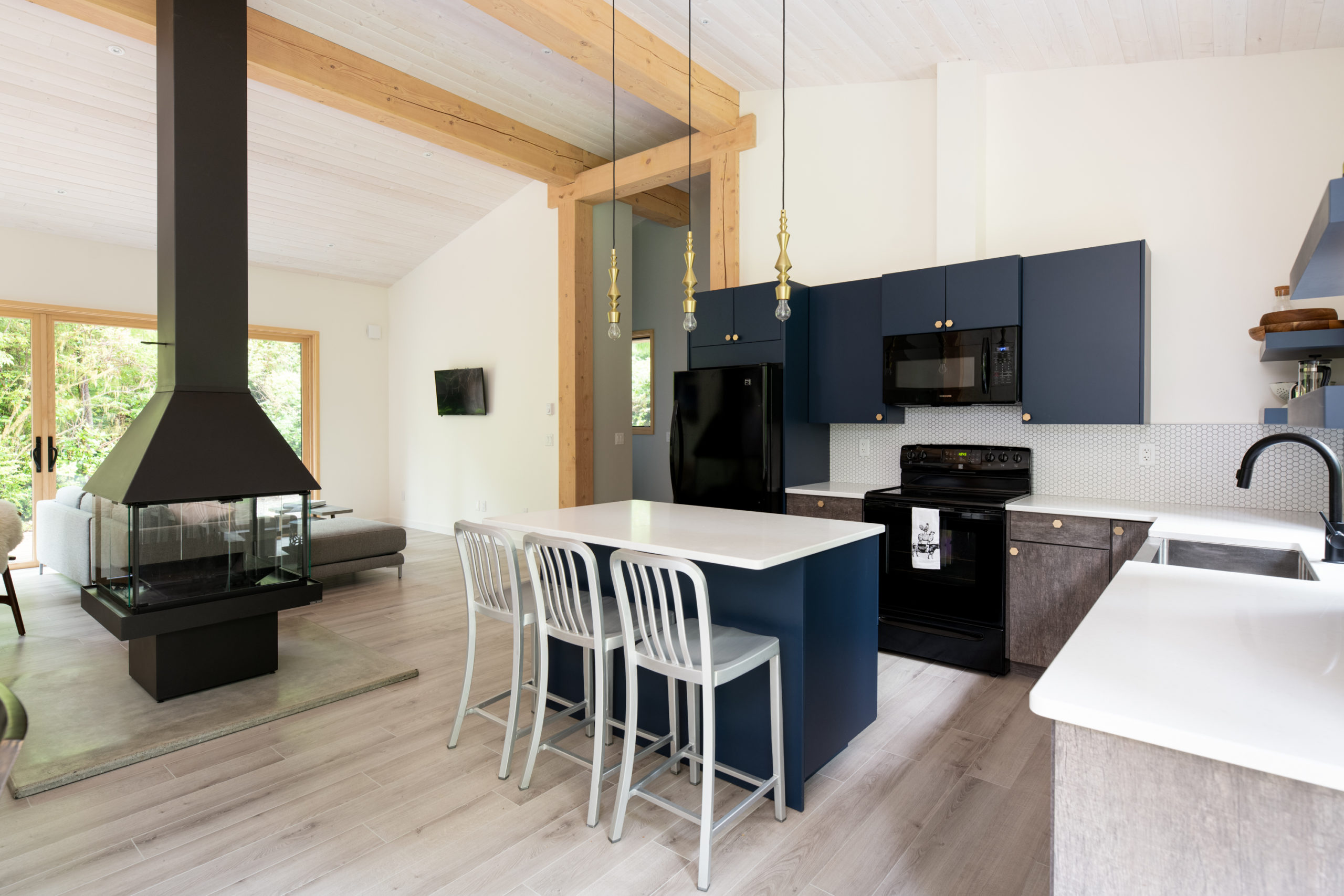 kitchen area of a sleek house with combination of navy blue and white