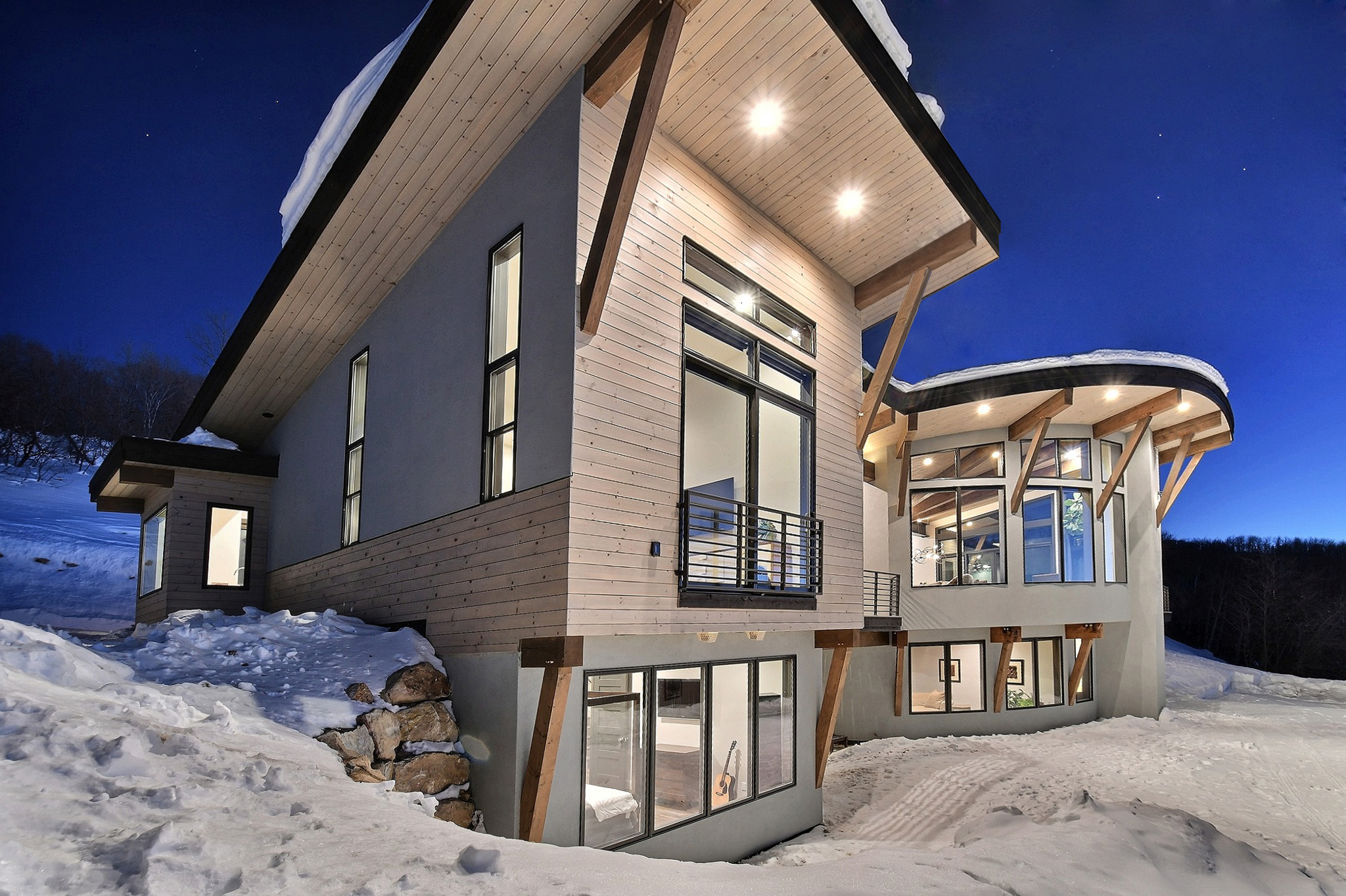 side area of a contemporary house in wintertime