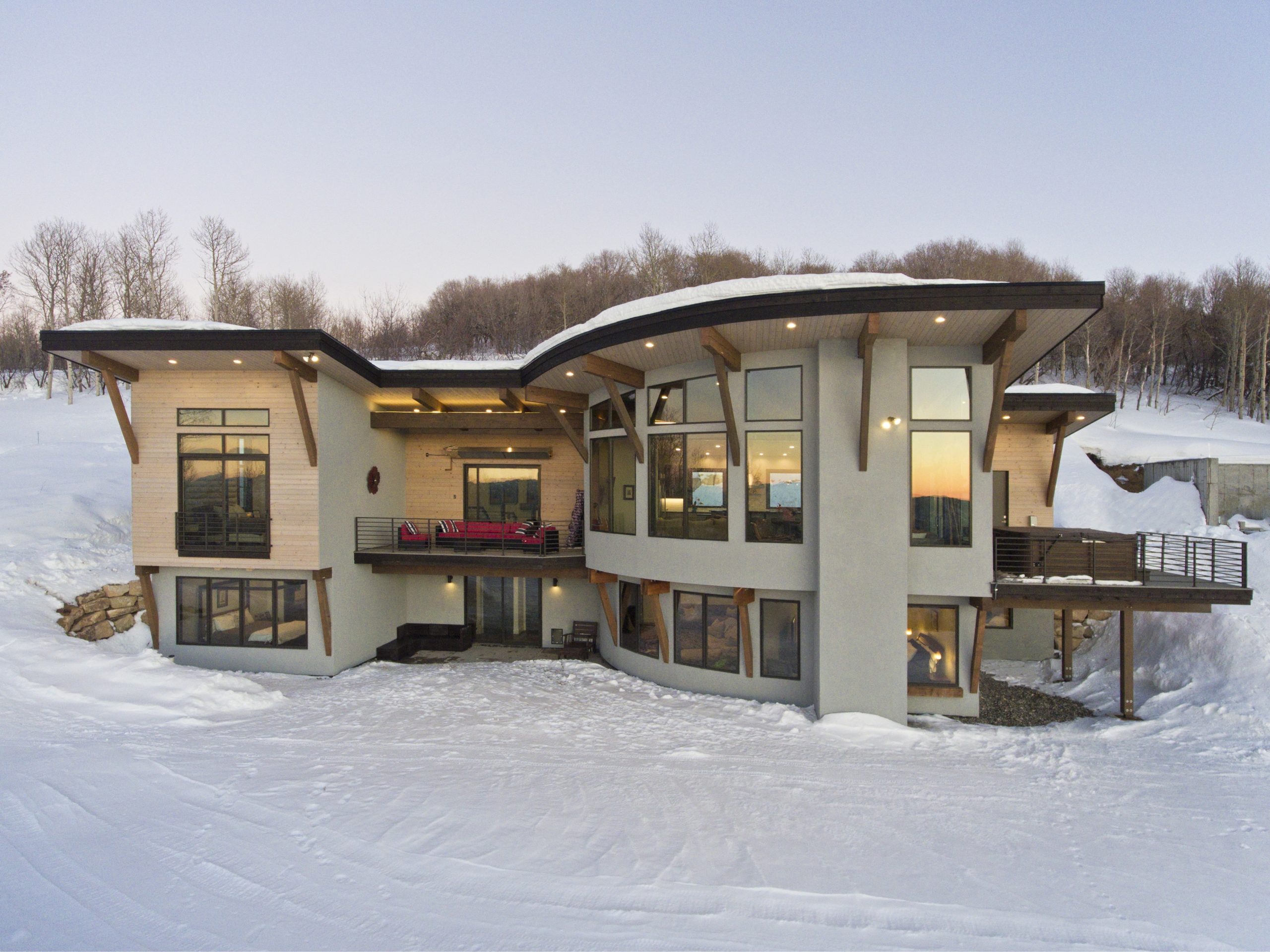 facede of a contemporary house with shed roof in wintertime